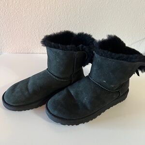 Uggs Naveah size 9 women’s